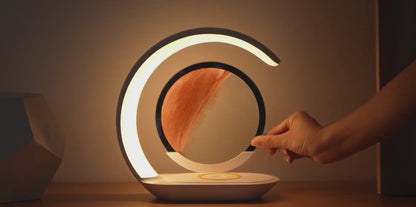 Fuvaya LED-Tischlampe - Innovative 3D-Sanduhr mit kabelloser Ladefunktion und LED-Nachtlicht